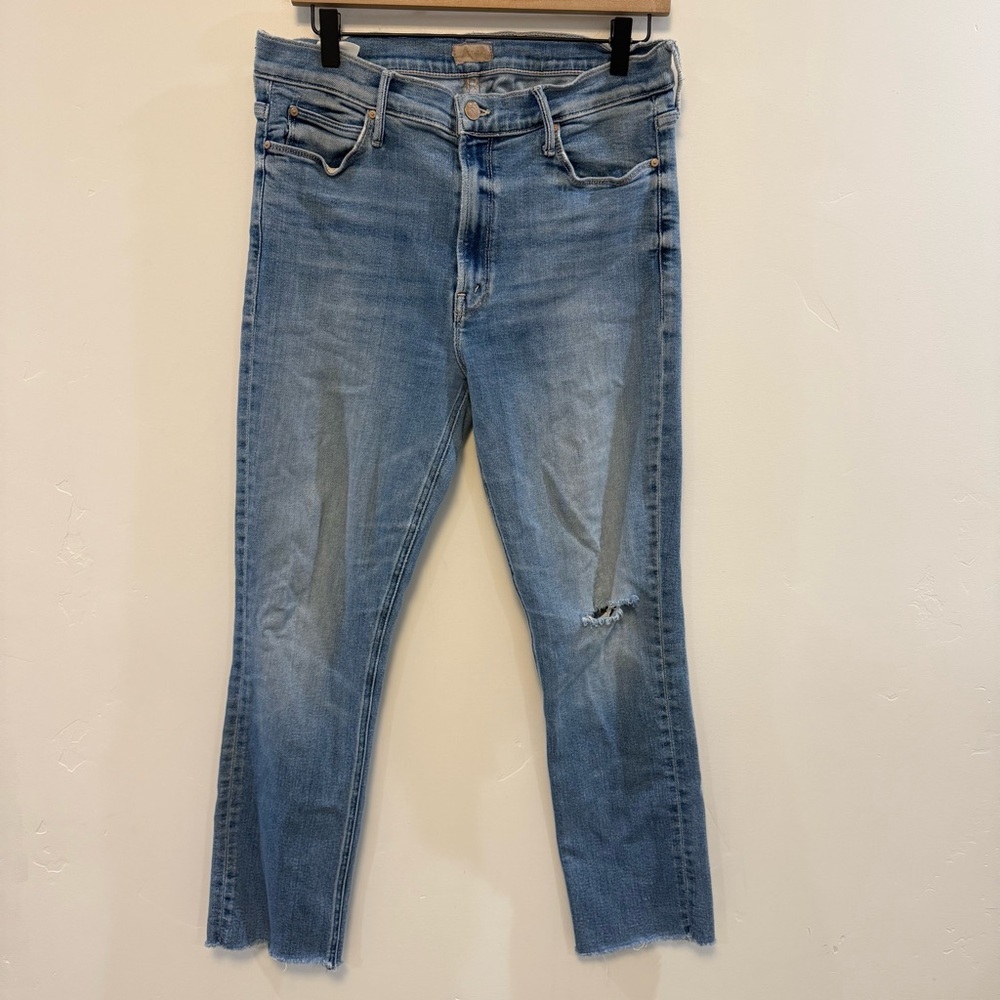 MOTHER Denim Mid Rise The Dazzler ankle fray
Size 32 - Picture 2 of 15